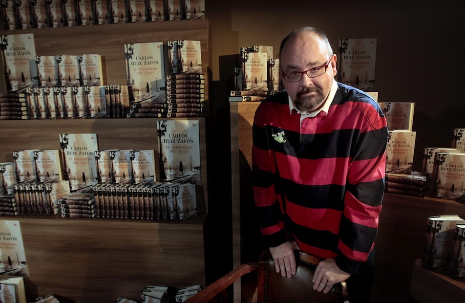 La millonaria herencia del escritor Carlos Ruiz Zafón 