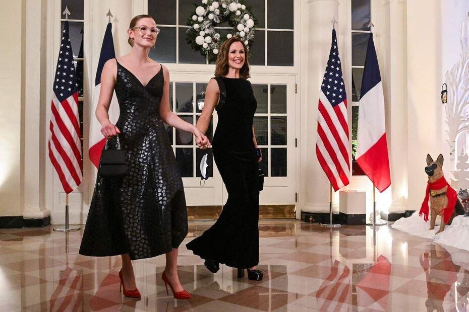 Violet Affleck y su mamá, Jennifer Garner, en la Casa Blanca / AFP