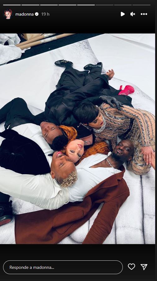 Madonna posa muy atrevida con tacones de 15 centímetros de Vivienne Westwood