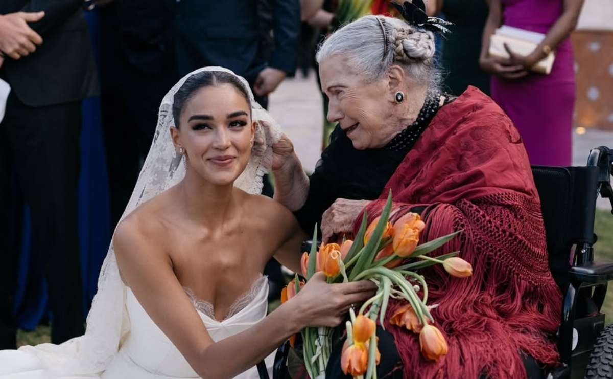 Ale Capetillo junto a doña  María del Carmen Vázquez Alcaide / Foto: Instagram @alecapetillog