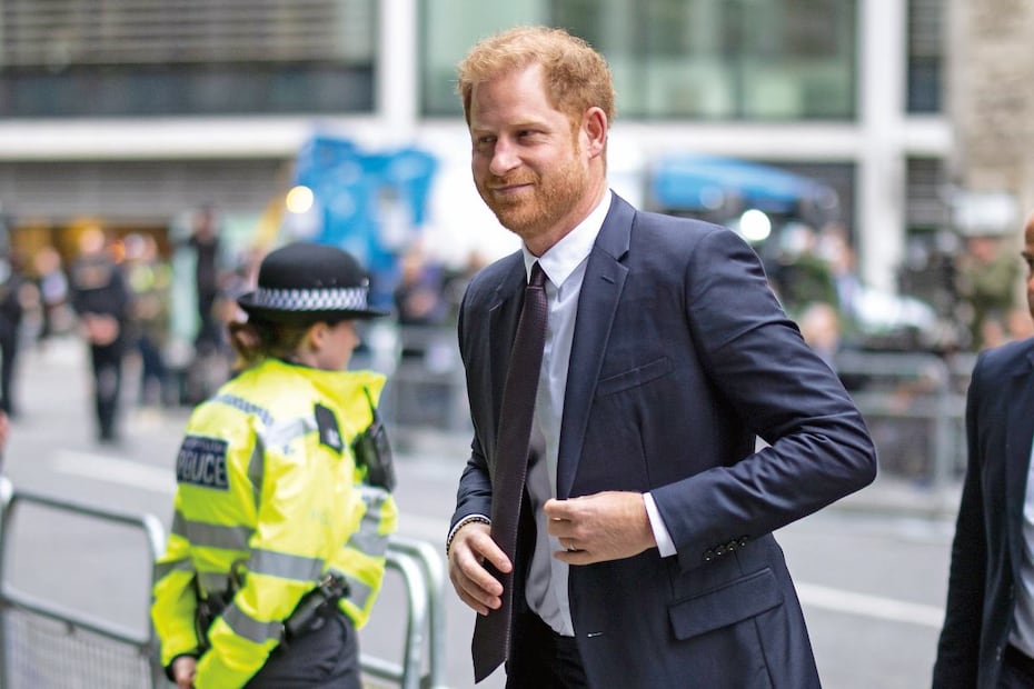 Harry sale del juicio contra el diario 'The Mirror'. (Foto: EFE)