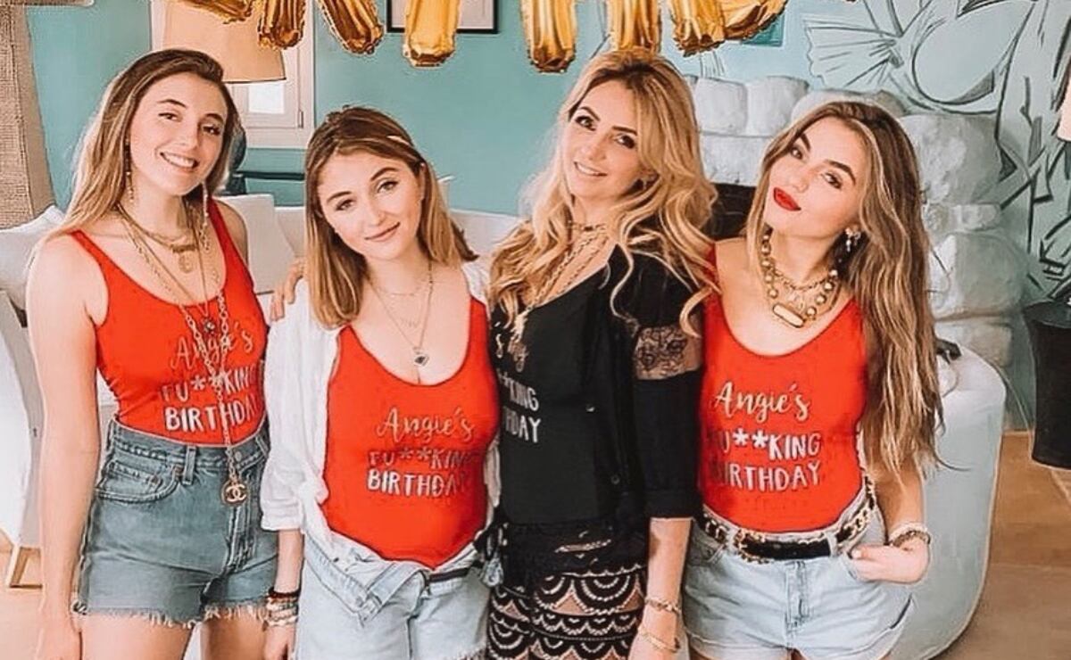 Las hijas de Angélica Rivera de vacaciones y felices en bikini