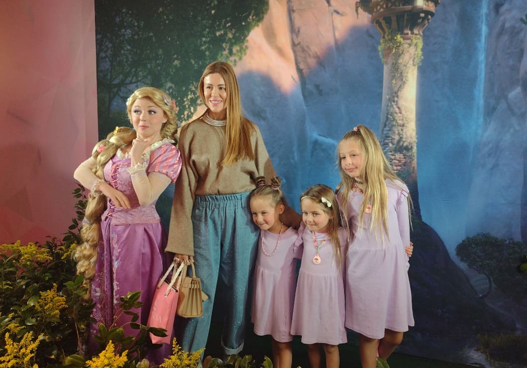 Michelle Torres con sus hijas Masha, Gala y Sienna / Édgar Laguna