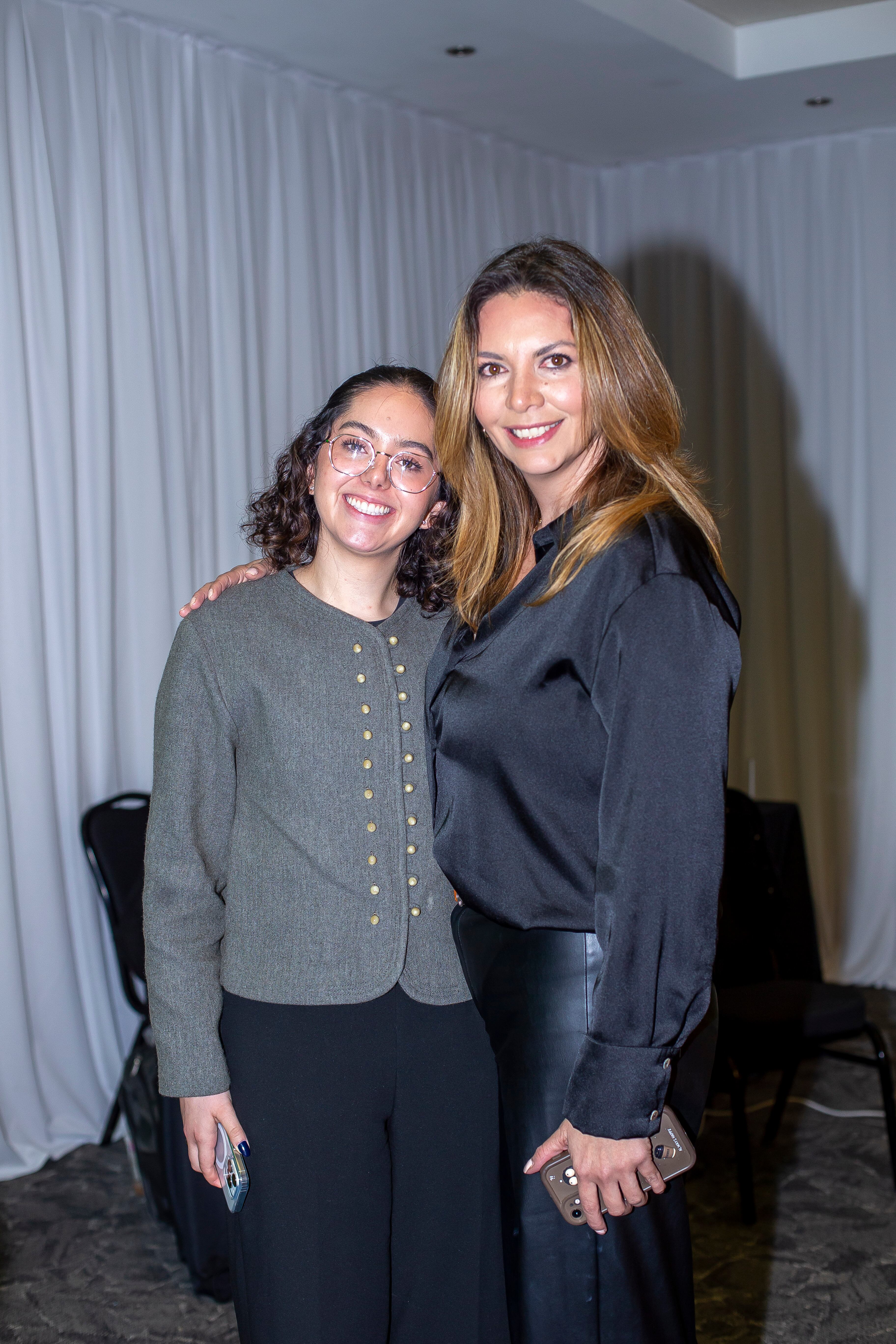 Renata Cárdenas y Marcela Fernández. (Foto: Edgar Silva Fuentes S.)
