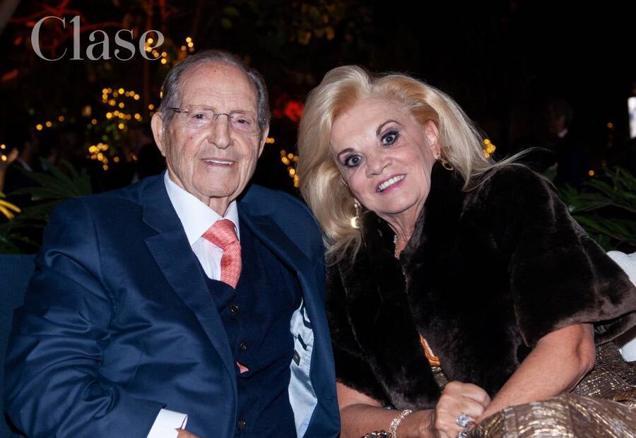 Olegario Vázquez Raña y María Ángeles Aldir de Vázquez Raña. (Foto: Cortesía)