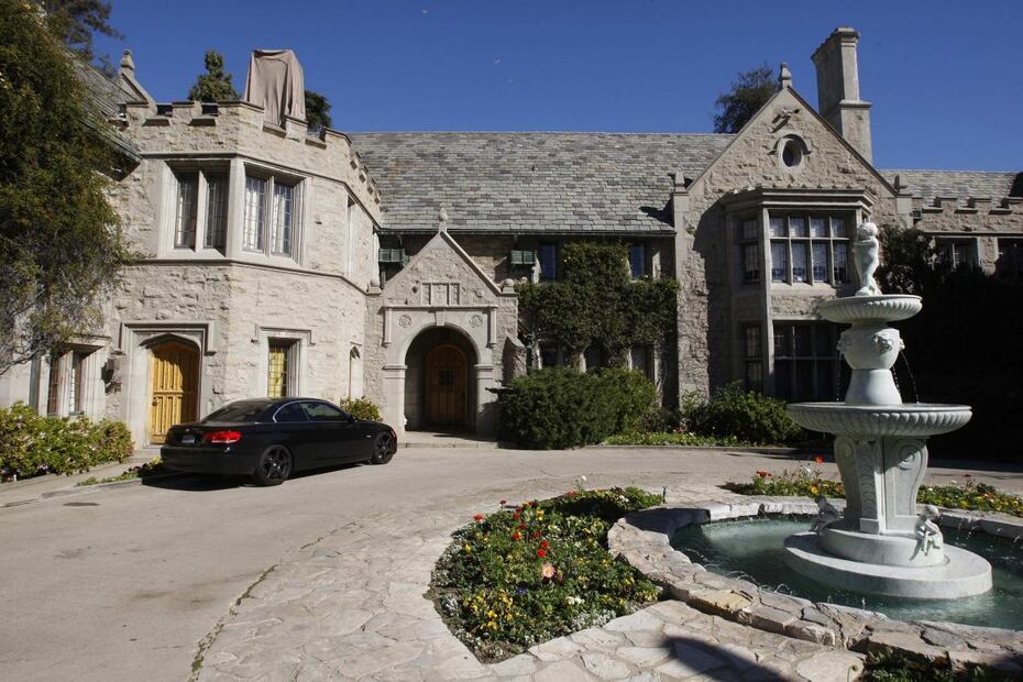 Hugh Hefner pone a la venta la mansión de Playboy