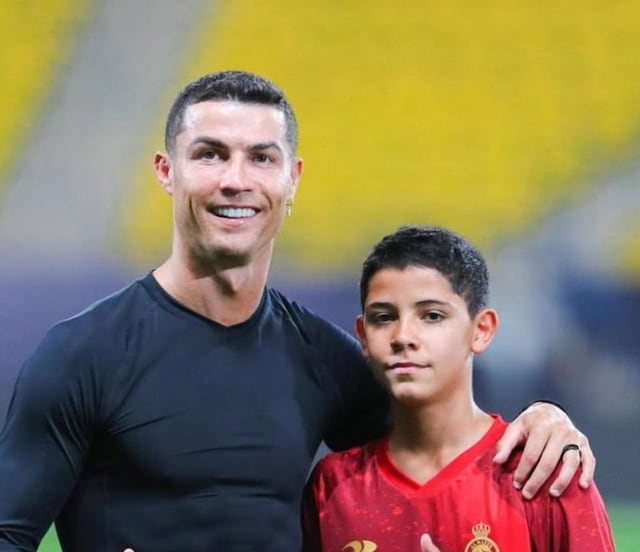 Así es Cristiano Jr, el 'clon futbolístico' de Cristiano Ronaldo, su papá