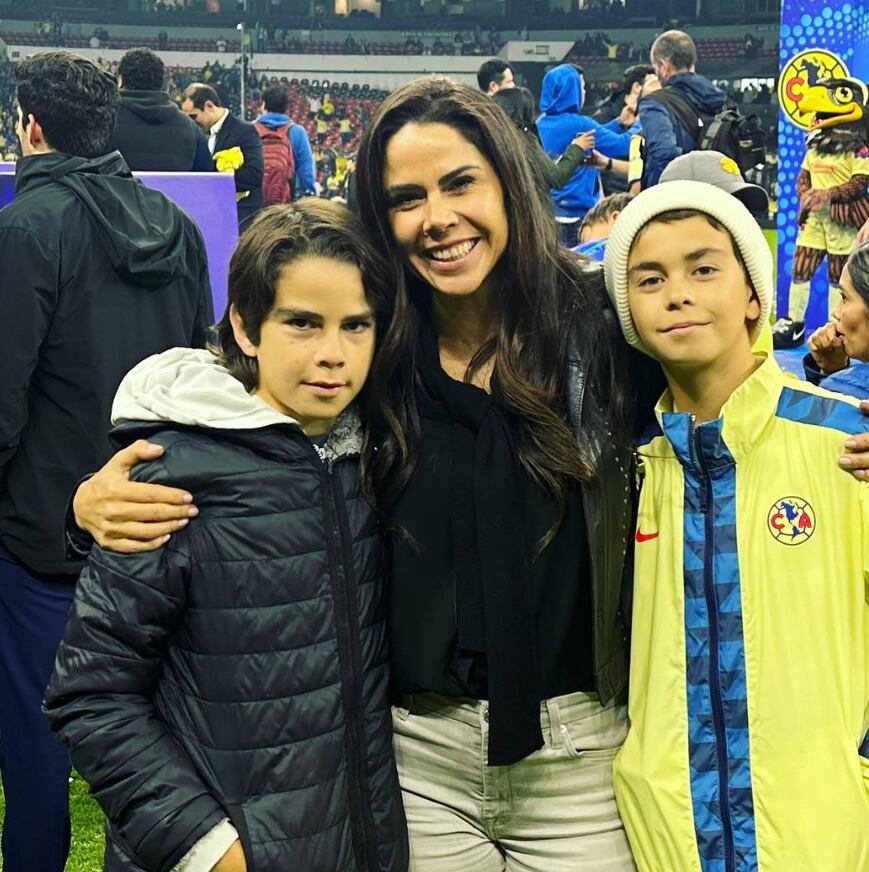 Paola Rojas con sus hijos/Instagram.