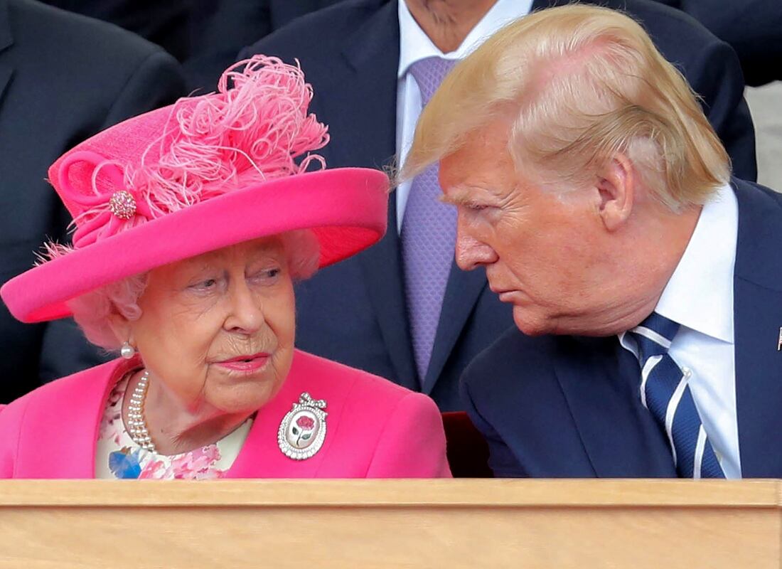 Isabel II junto a Donald Trump / Foto: AFP