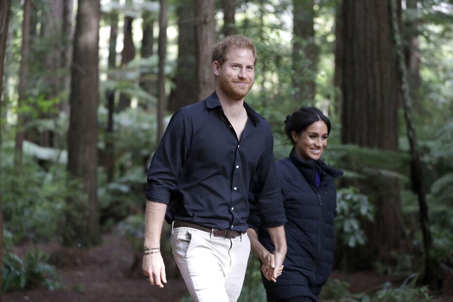 Meghan Markle y el príncipe Harry se ofrecen como fotógrafos de una pareja en Canadá 