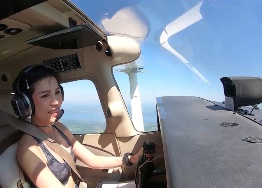 Rey de Tailandia retira títulos oficiales a su amante tras ponerse celosa de la reina Suthida