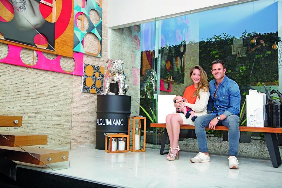 PORTADA: Christina Lima y Rogelio López nos presentan a su primer hijo, Roger Jr