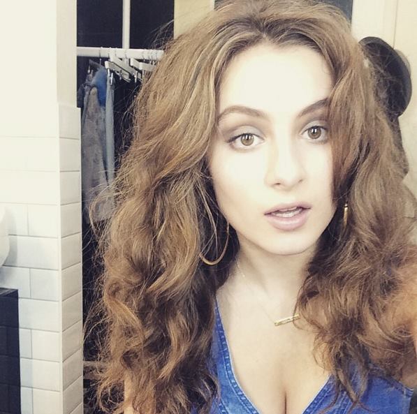 Lily Atkinson, la sensual hija de Mr. Bean 