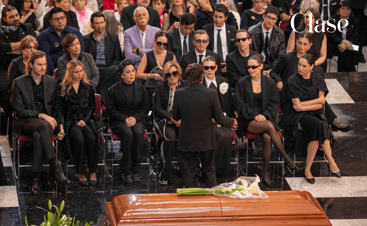 Giordana Guzmán, Alejandra Guzmán Sylvia Pasquel, Michelle Salas y Camila Valero en el homenaje póstumo a Silvia Pinal en Bellas Artes / Foto: Edgar Silva F.