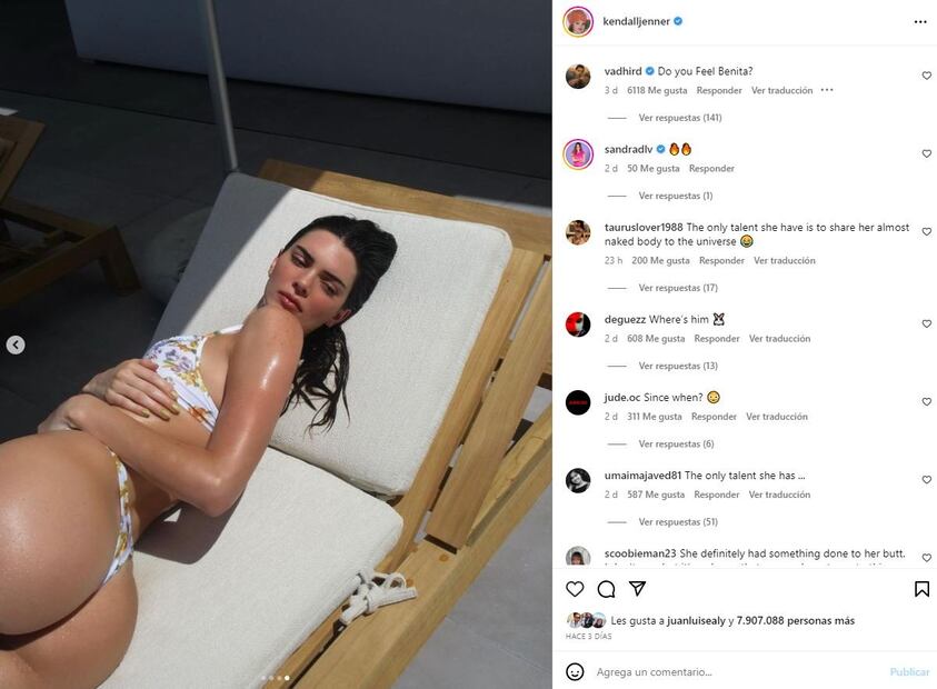 Kendall Jenner toma el sol de primavera con un microkini con flores ¿tomó las fotos Bad Bunny?