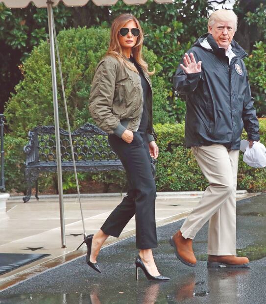El controvertido estilo de Melania Trump ¿pudo haber dañado a su esposo?