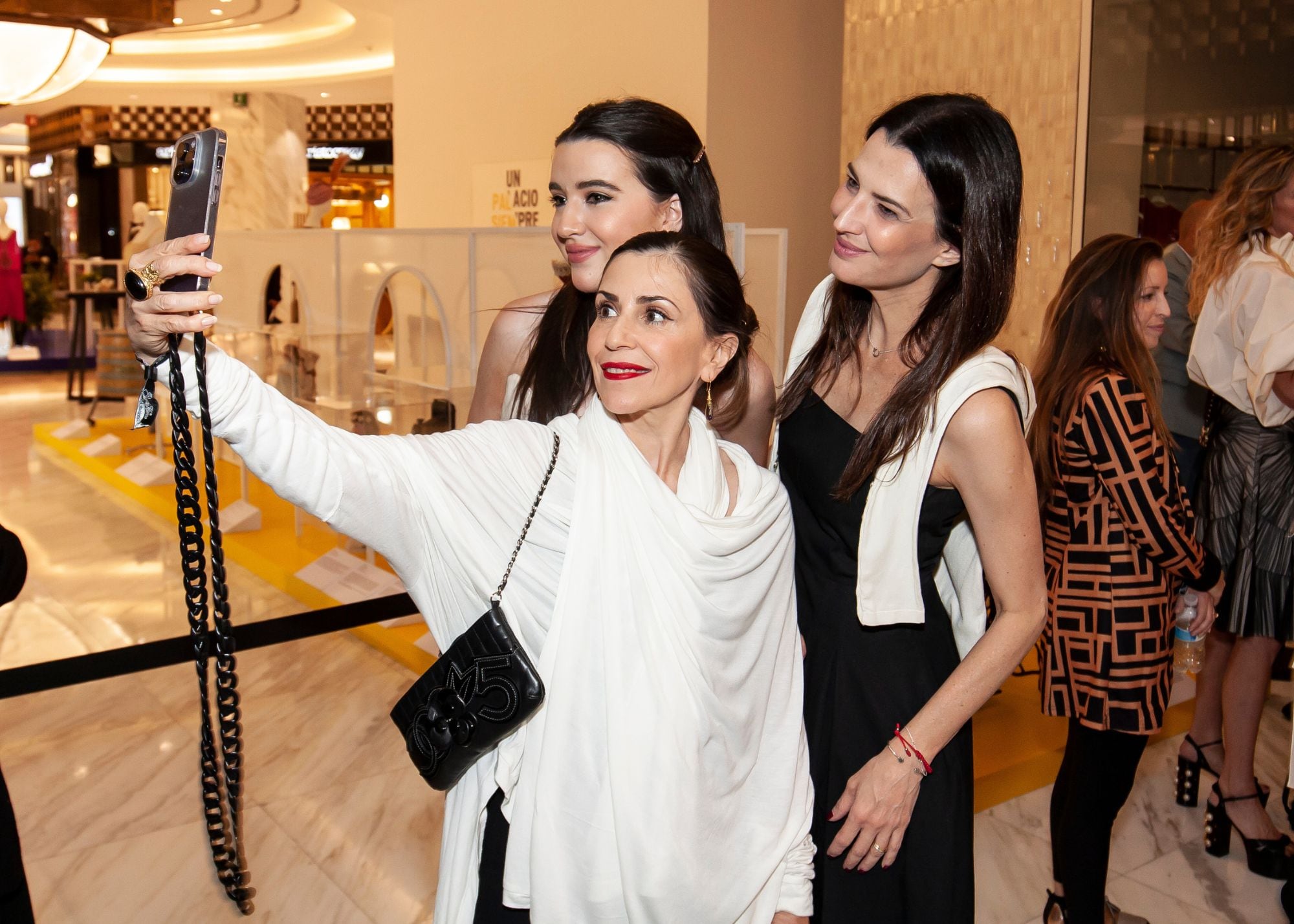Lucy Lara, Constanza Magallanes y Aline Bortoloti. (Foto: Esteban Torreblanca para VIP)