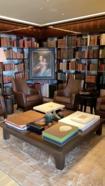 Ricardo Salinas Pliego presenta el interior de su oficina privada 