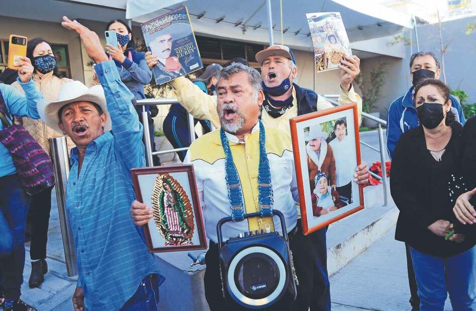 Celebridades y fans despiden a Vicente Fernández en la arena VFG