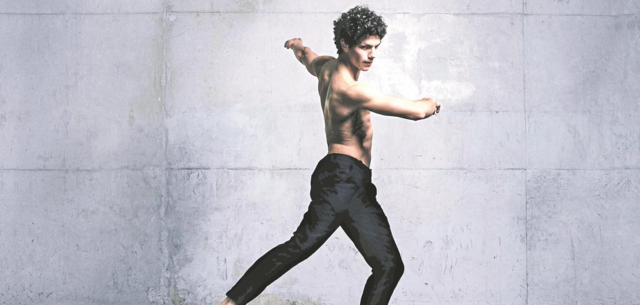 <p>Nació en el seno de una familia jalisciense, donde aprendió desde pequeño sus primeros pasos de ballet. Crédito:EFE</p>
