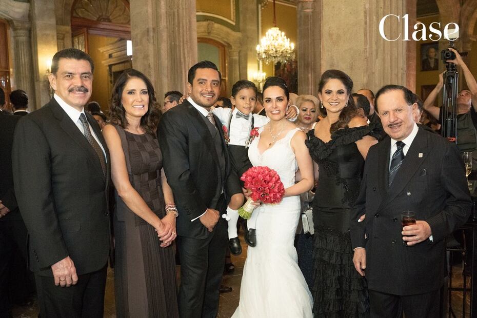 Andrea Vara y Mauricio Hernández unen sus vidas en emotiva ceremonia