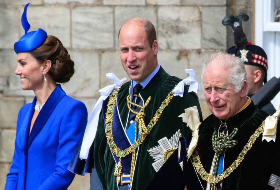 Kate Middleton junto al príncipe William y el rey Carlos III en su coronación de Escocia / AFP