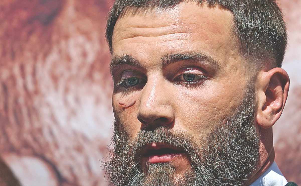 Los costosos lentes que Canelo le tiró a Caleb Plant en su encontronazo