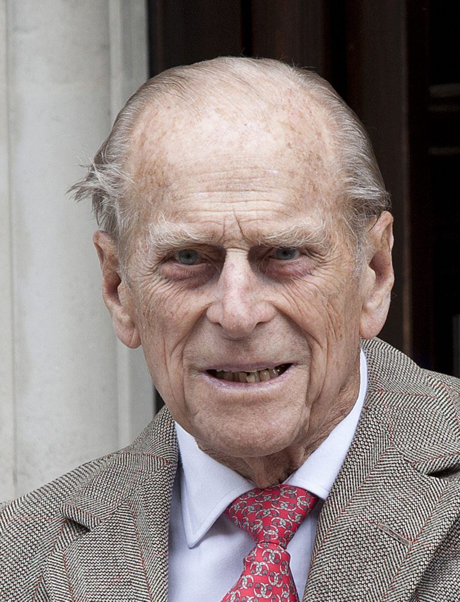 Internan a Felipe de Edimburgo en Londres