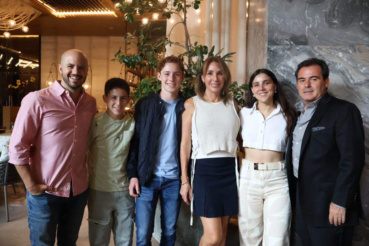 Lucas Barbieri, íñigo y Emilio Cabrera, Ceci Junco, Mafer Junco y Leonardo Cabrera. (Foto: Nayeli Castillo)