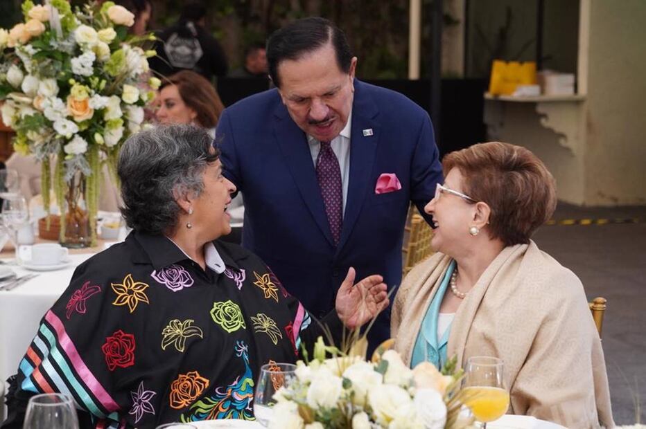 "Al periodismo lo abrazo con gran pasión": Ealy Ortiz 
