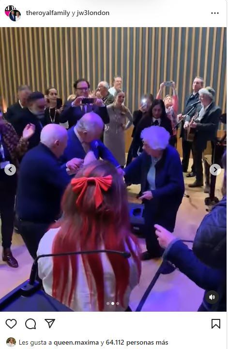 Frente a las incendiarias declaraciones de Harry, el rey Carlos III se echa una bailadita