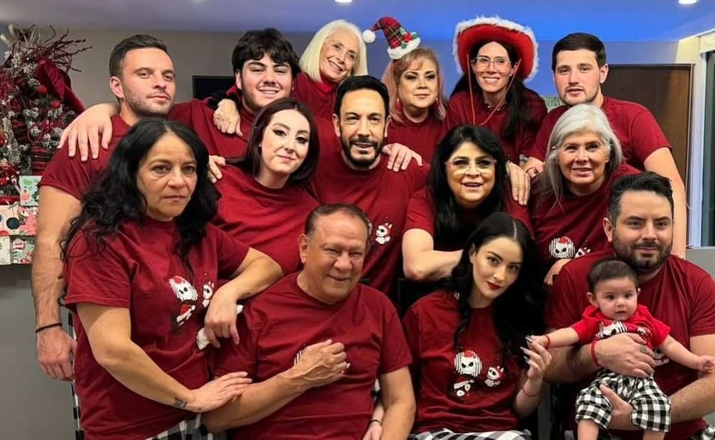La familia de Victoria Ruffo reunida en navidad / Foto: Instagram - @marcela-ruffo1