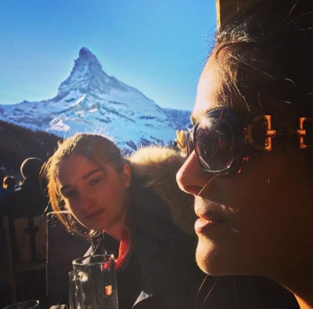 Salma Hayek presume la buena relación que tiene con su hijastra Mathilde Pinault