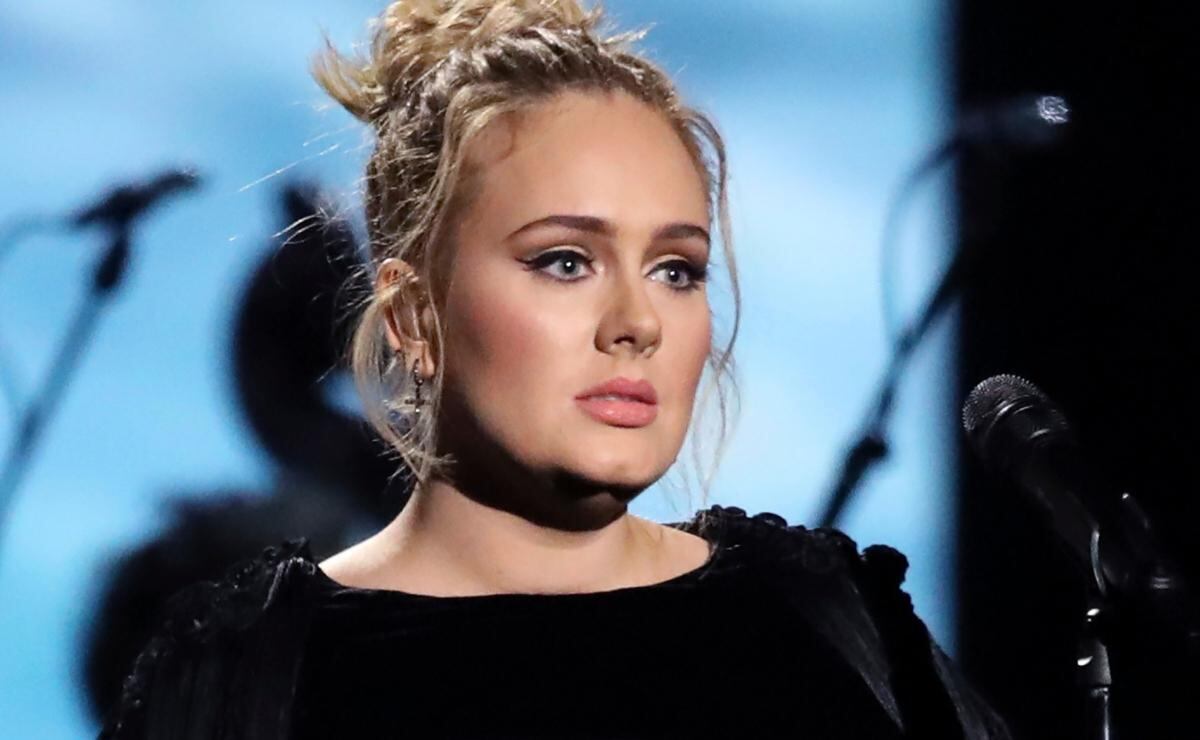 Adele anuncia que será host en Saturday Night Live 