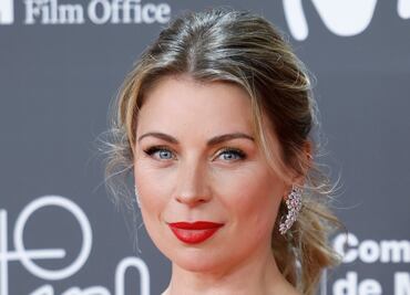 Ludwika Paleta deslumbra con un vestido de lentejuelas y escote profundo en los Premios Platino