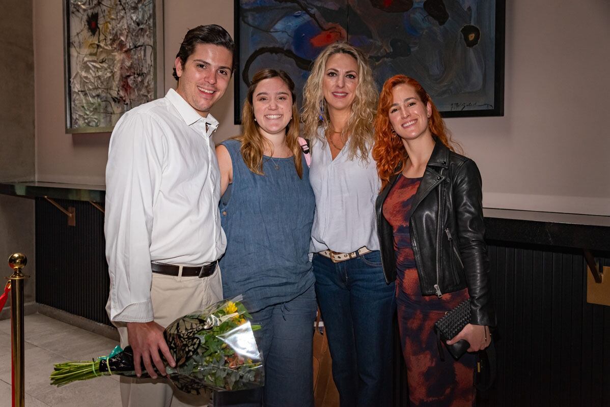 Max Fentón, Ana Palafox, Macarena y Silvana Fentón. (Foto: José Luis González)
