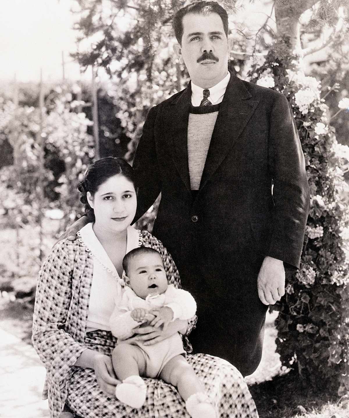 Lázaro Cárdenas, su esposa Amalia Solórzano de Cárdenas y su hijo, Cuauhtémoc Cárdenas Solórzano (Foto: Getty Images)