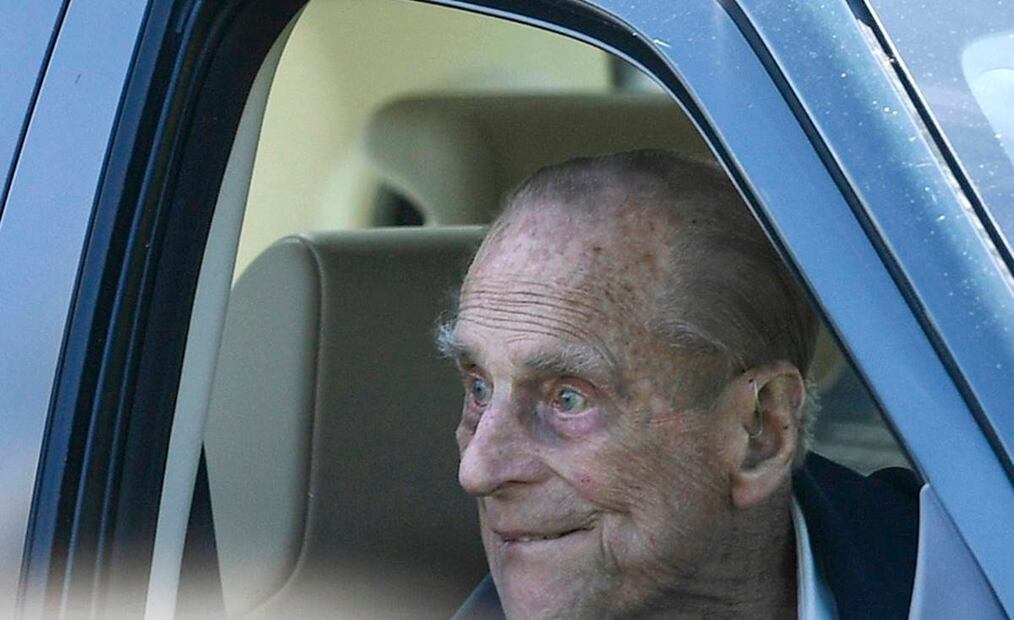 Hospitalizan al duque de Edimburgo, esposo de la reina Isabel II