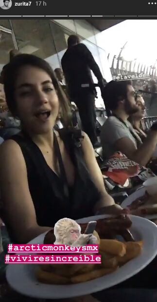 Emiliano Zurita y Ela Velden, juntos, en el concierto de los Arctic Monkeys