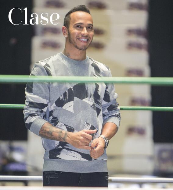 Lewis Hamilton llega a México y se sube al ring