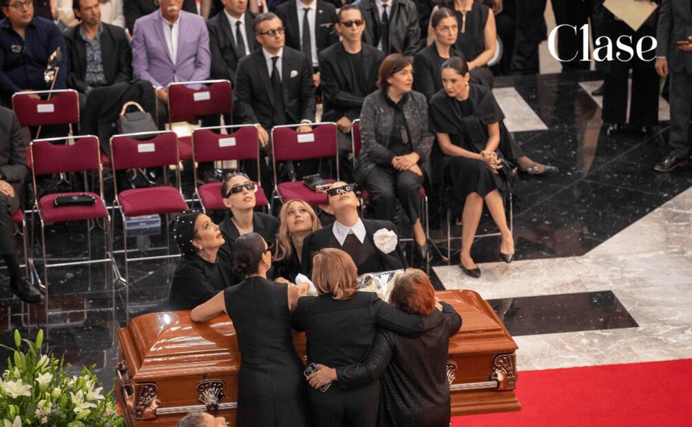 Alejandra Guzmán, Camila Valero, Giordana Guzmán, Michelle Salas, Stephanie Salas, Sylvia Pasquel y Efigenia Ramos en el homenaje póstumo a Silvia Pinal / Foto: Edgar Silva F.