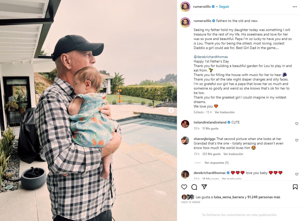 Bruce Willis carga a su nieta Lou / Instagram