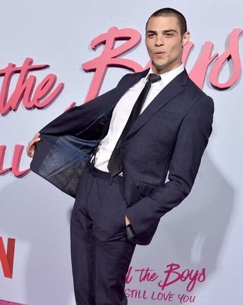 Noah Centineo pasa la cuarentena por Covid 19 chateando con sus fans