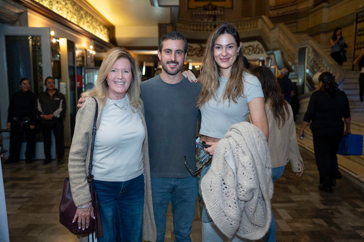 Silvia Khan, Iñaki de Abiega y Alejandra Félix. (Foto: Héptor Arjona)