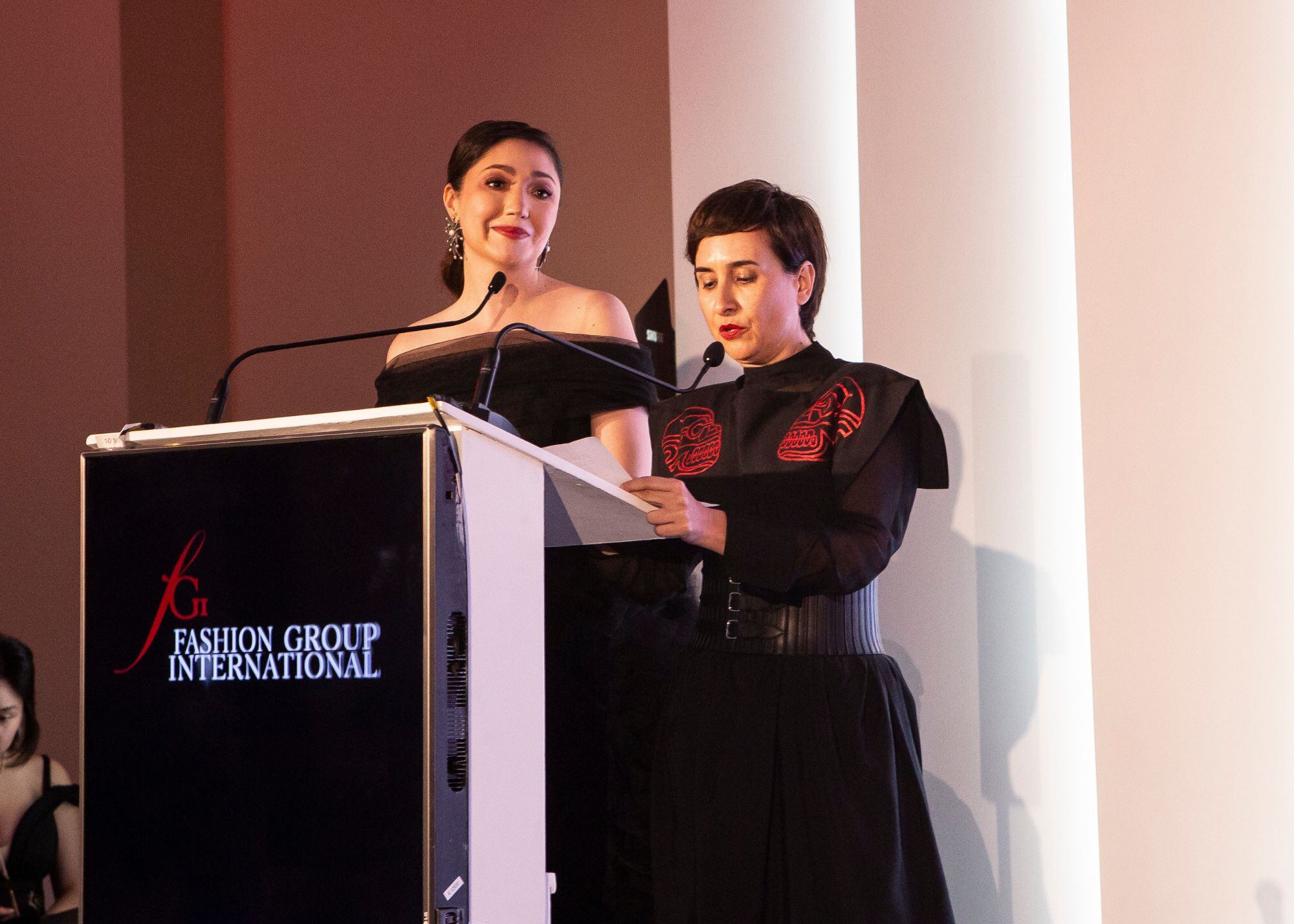 Zaira Marino y Carla Fernández. (Foto: Esteban Torreblanca)