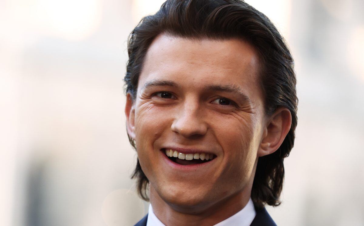 Tom Holland, todo sobre la evolución de sus looks: de botas y jeans a Prada