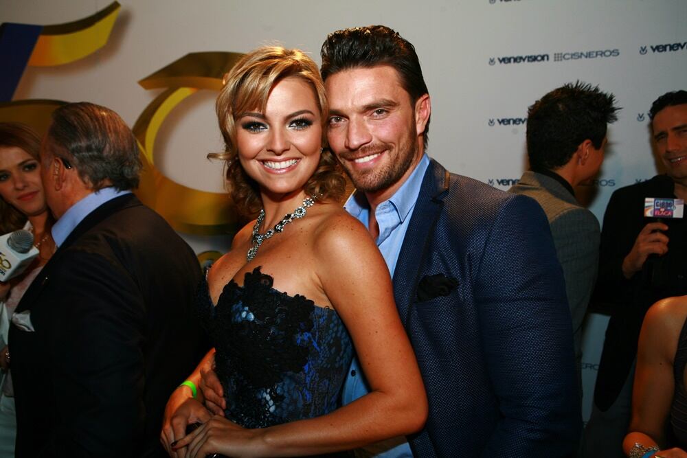 Marjorie de Sousa y Julián Gil, la nueva pareja del espectáculo mexicano