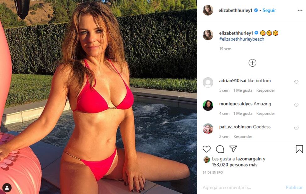 Elizabeth Hurley se quita la ropa y celebra 55 años en una tina con burbujas