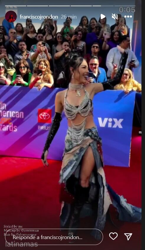 Danna Paola, reina máxima en los Latin American Music Awards con ropa fetiche de Vanebon 