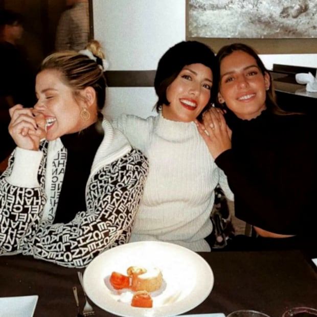Stephanie Salas junto a sus hijas, Camila Valero y Michelle Salas / Foto: Instagram